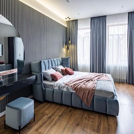 Куліша 12 Lägenhet Lviv Exteriör bild